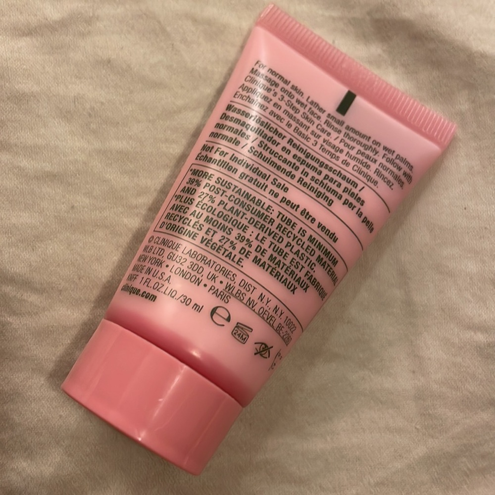 Clinique rinse off foaming cleanser and moisture surge eye - Picture 2 of 4